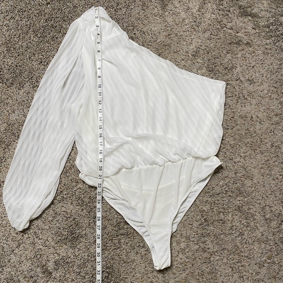 Curvy Sense White One Shoulder Bodysuit Size 1x - Picture 8 of 9
